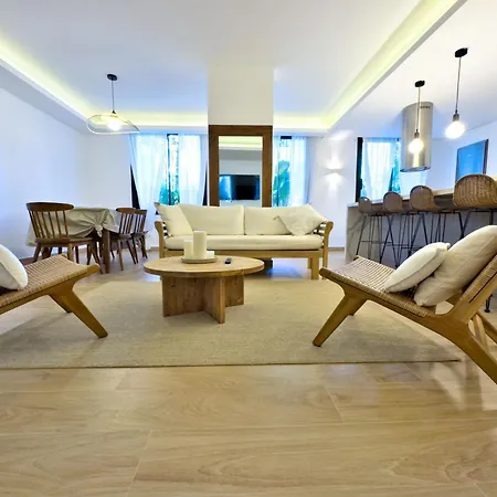 En Puerto Banus Apartment *